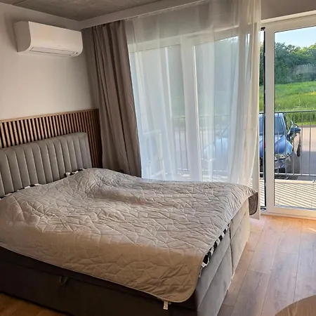Roza- Lotnisko Apartment *